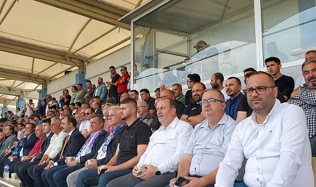 Vekiller ve Başkan Adayı Bigaspor Maçında