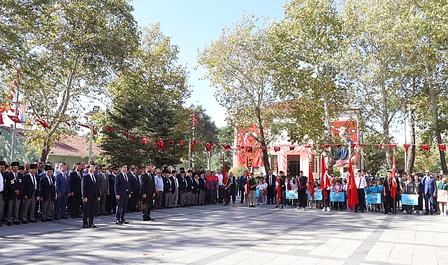 “Atatürk ve silah arkadaşlarına sevgi ve saygımızı sunuyoruz”