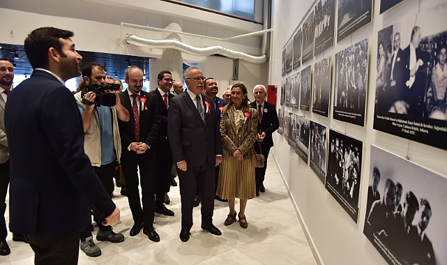 “Çanakkale'den Cumhuriyete: Hikayeleriyle Atatürk Fotoğrafları” Sergisi Ziyarete Açıldı