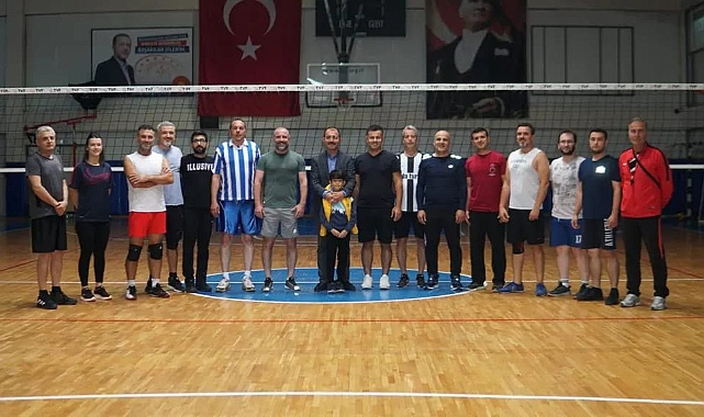 Erdinç Dolu voleybol maçında
