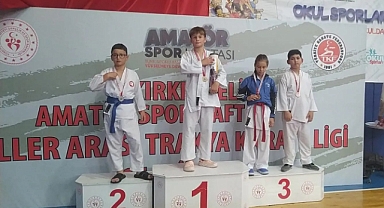 Madalyaları topladılar