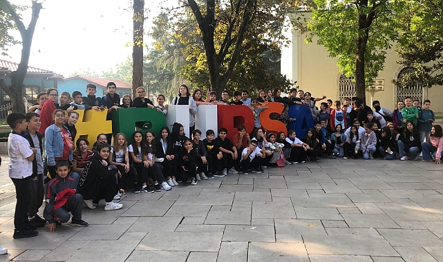 Öğrencilerini mutlu etmeye devam ediyor