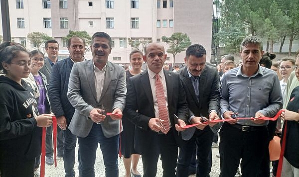 Resim sergisi duygulandırdı