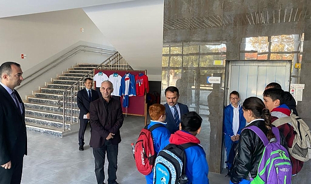 Vali İlhami Aktaş, Gazi ortaokulunu ziyaret etti