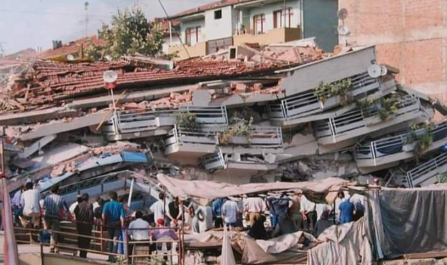 “1999 depreminde hayatını kaybedenleri anıyoruz”