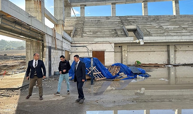 Aktaş, merkez spor salonu inşaatını inceledi