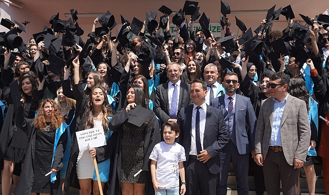 Ayvalıklı eğitim fidanına 800 liralık burs