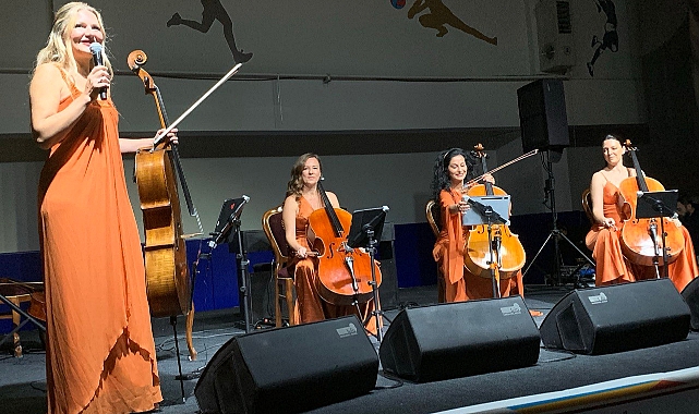 Evreşe’de sahne performansı