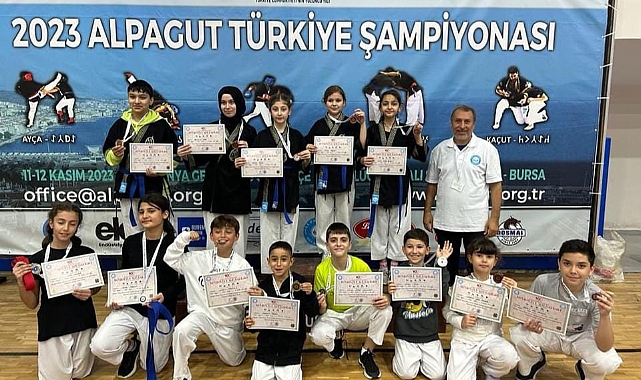 Madalyalarla döndüler