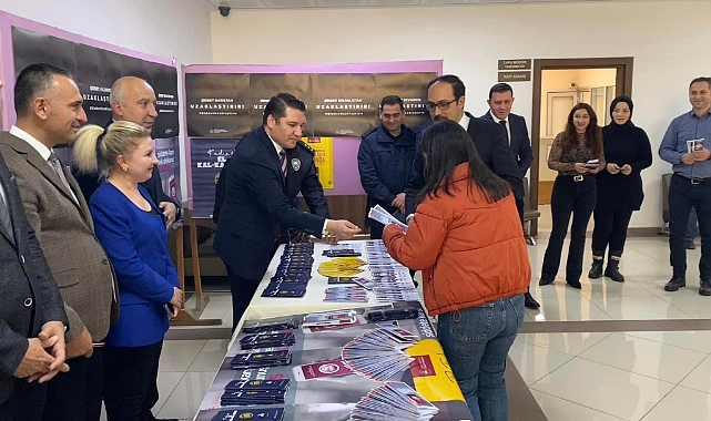 Şiddetle mücadele standı açıldı