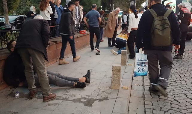 Valilik önünde trafik kazası, 2 yaralı
