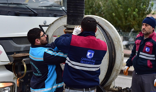 Caddeler çift yönlü temizlendi