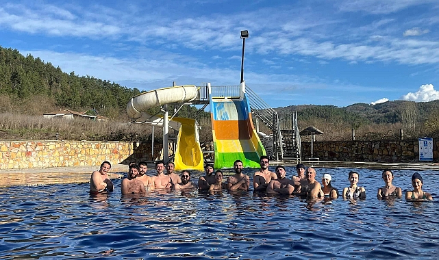 Çanakkale'de bisikletçiler termal havuza girdiler
