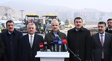 Deprem konutlarının yolları hazır