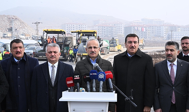 Deprem konutlarının yolları hazır