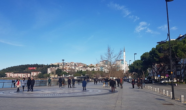 Güzel havayı gören kendini kordona attı