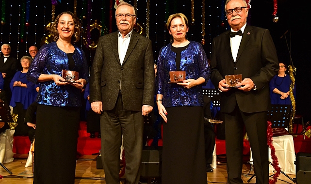 Hoş Sada Türk Sanat Müziği Korosu sahnede
