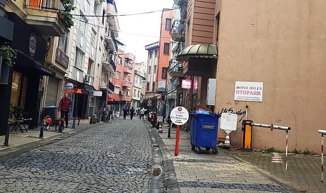 Kafamıza dikeydiniz ?