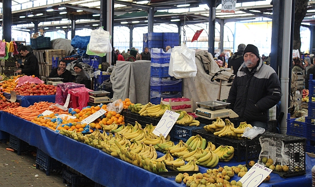 Meyve ve sebze fiyatları cep yakıyor