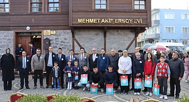 Milli Şair anlatıldı