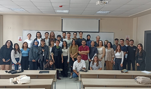 Oyuncu Menajeri ve Cast Direktörü Hevi Arya Acar, fotoğrafçılık öğrencileriyle buluştu