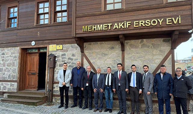 Rektör Erenoğlu’ndan milli şaire ziyaret