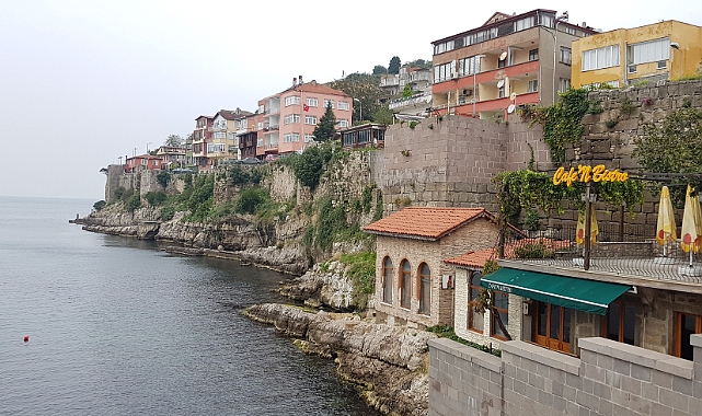 Sana bu satırları Amalfi sahillerinden yazıyorum desem...