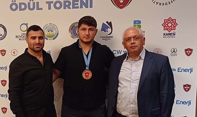 Serhat Tekin madalyasını aldı