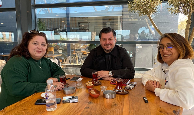 Siyaset sonrası sohbet arası