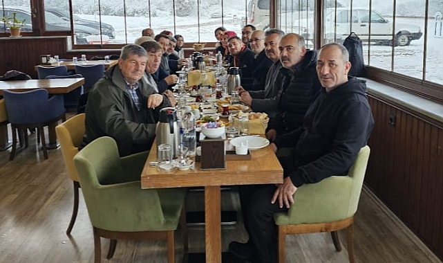 AK Parti'den gazetecilere kahvaltı