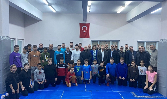 AK Parti'den, minik sporculara ziyaret