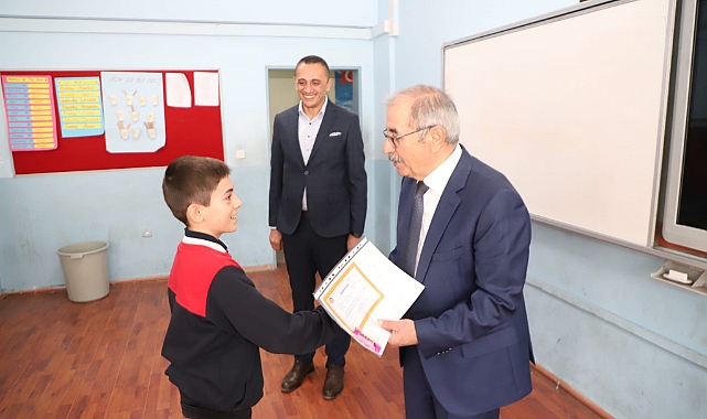 Başkan Özacar karne heyecanına ortak oldu