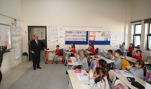 Başkan Özacar, minikleri unutmadı