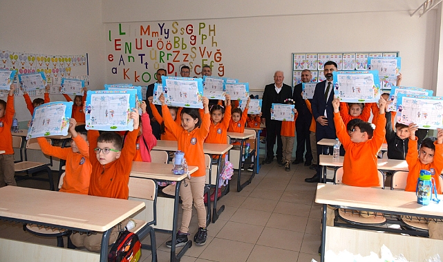 Başkan Yılmaz karne dağıttı