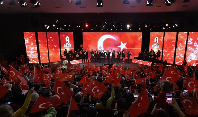 “Bir Diriliş Destanı Çanakkale” konseri ayakta alkışlandı