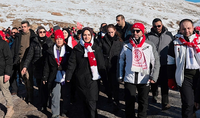"Bu toprakta izin var" temasıyla düzenlenen yürüyüşe katıldı