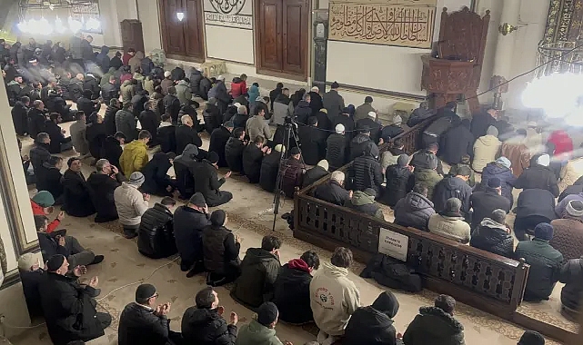 Camilerde şehitler için dua programı düzenlendi