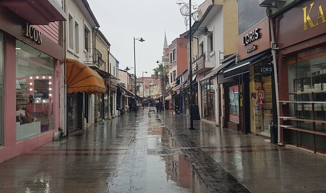 Çarşı kimsesizleri oynuyor