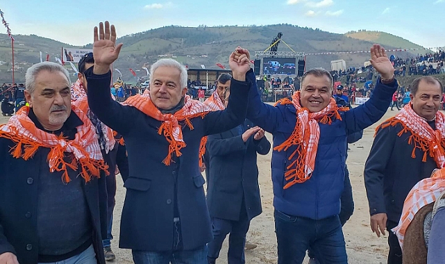CHP'li Güneşhan deve güreşine katıldı