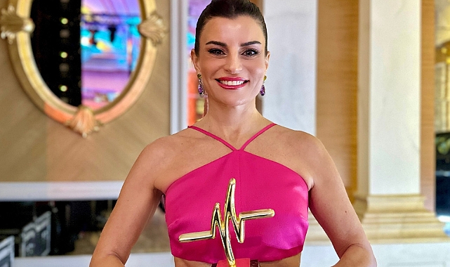 Ece Vahapoğlu’na Fit Ödül!
