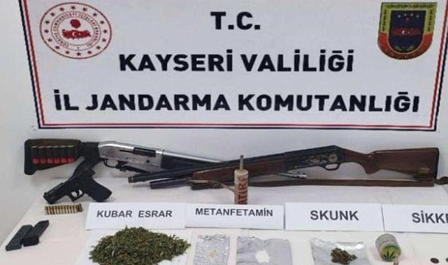 İl Jandarma Komutanlığı ekiplerince şüpheli evlere operasyon yapıldı