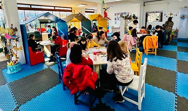 Kepez'de çocuklar boyaların renkli dünyasına adım attılar