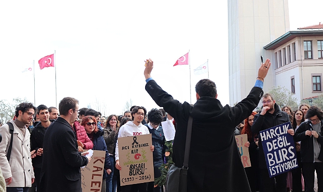 Koç Üniversitesi’nde sular durulmuyor, öğrenciler ayaklandı!