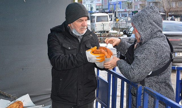 Lapseki'de lokma ikramı