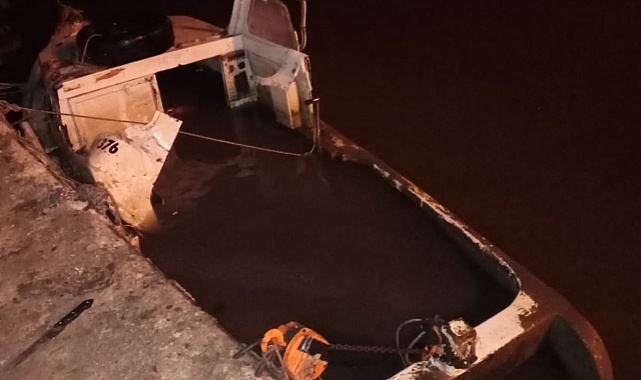 Sarıçay'da batan tekne kurtarıldı