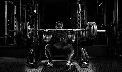 Squat Egzersizi: Güçlü Bacaklar ve Alt Vücut İçin Anahtar Bir Hareket