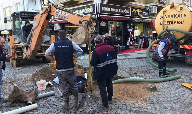 Tekke sokakta su borusu patladı