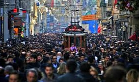 Türkiye nüfusunun %49,9'unu kadınlar, %50,1'ini erkekler oluşturdu