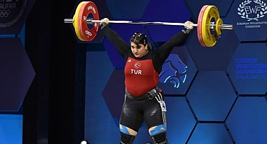 Aşkın Bak ’Büşra Çan’ı yayımladığı mesajla tebrik etti