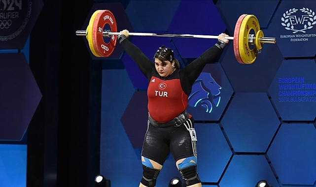 Aşkın Bak ’Büşra Çan’ı yayımladığı mesajla tebrik etti